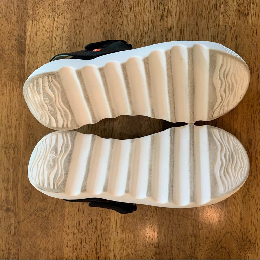 Softinos Weal Black Leather Strap Sandals; Size 9-9.5 - Picture 9 of 9